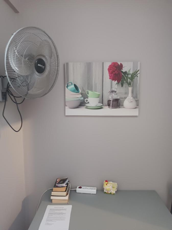 Historic Center Apartment At Thisseio Atenas Exterior foto